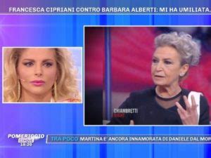 Celebre fu la litigata in tv con vittorio sgarbi, nel 2013. Francesca Cipriani diventa Barbara Alberti: d'Urso rotola ...