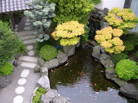 Japanese garden, in landscape design, a type of garden whose major design aesthetic is a simple, minimalist natural setting designed to inspire reflection and meditation. Small Japanese Garden Design Ideas Long Beach | Home Trendy