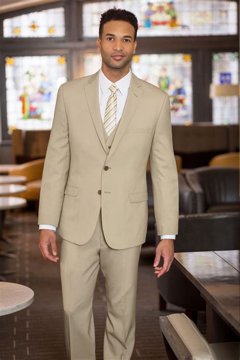 These men's slim fit suits feel perfectly fitted and tailored to make sure you look your best. Tan Slim Fit Suit - Belmeade Mens Wear