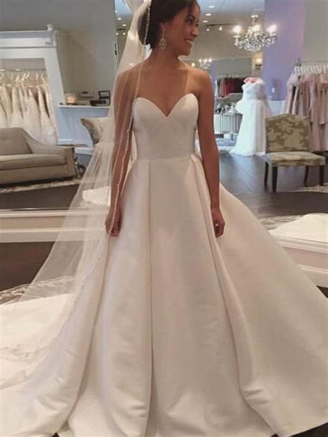 Bei meinereinigung.de können sie ihr brautkleid im versand reinigen. Elfenbein Satin Herzausschnitt Duchesse-Linie Hof-schleppe ...