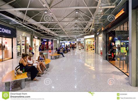 Fiumicino Airport Interior Editorial Stock Image Image Of Store 62265584