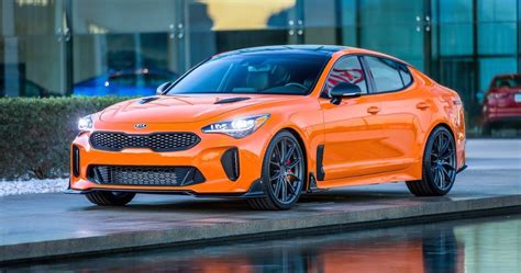 Watch The Kia Stinger Gt Outrun The Ford Mustang Gt Hotcars