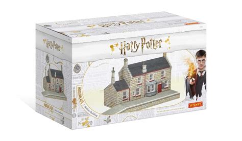 News Hornby Harry Potter Station Arrives With Retailers World Of