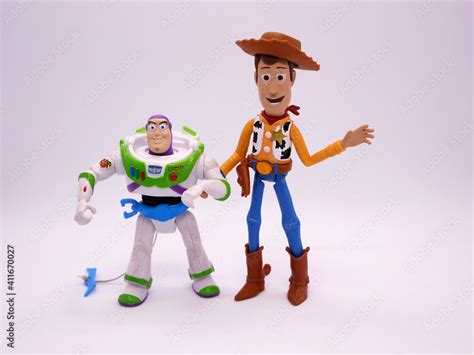 Toy Story Woody And Buzz Friends
