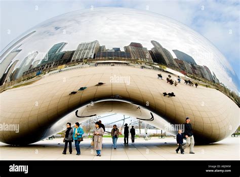 Chicago Bean Sculpture Or Cloudgate Stock Photo Alamy