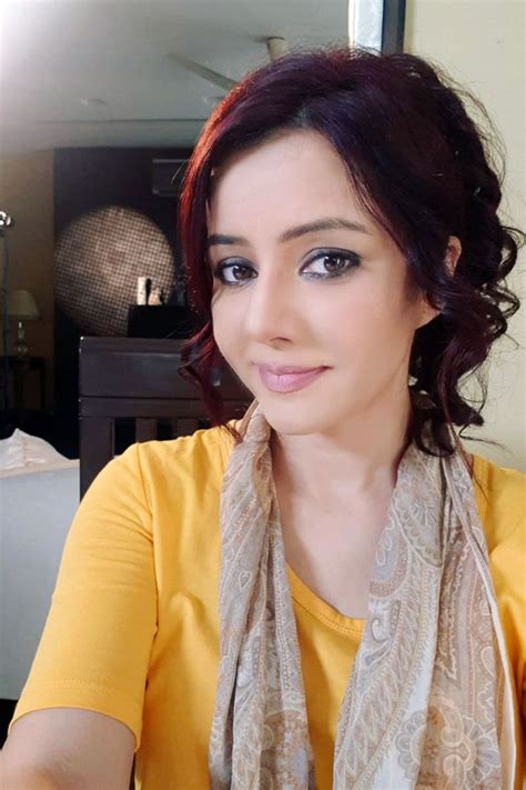 this picture of rabi peerzada reminds everyone of their qabar
