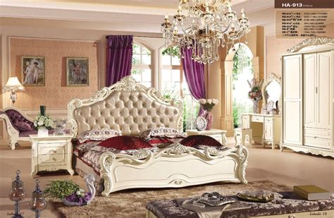 Weitere ideen zu goldene kissen, gold schlafzimmer, kissen sofa. Königliche Schlafzimmer Möbel #Schlafzimmermöbel # ...