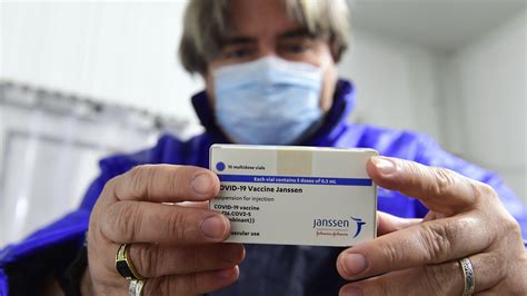 Eeuu Pausa La Vacuna De Janssen Tras Seis Casos De Trombosis