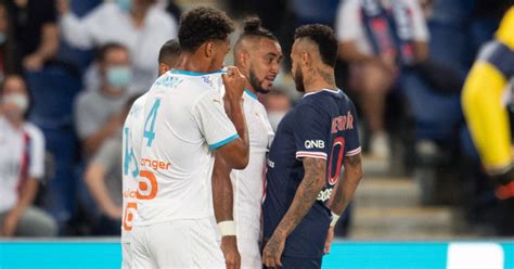 Swipe right if you like the person and swipe left if you don't. PSG-OM : un match sous tension - Purebreak