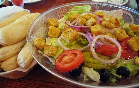 Olive Garden Salad And Breadsticks Food Pinterest