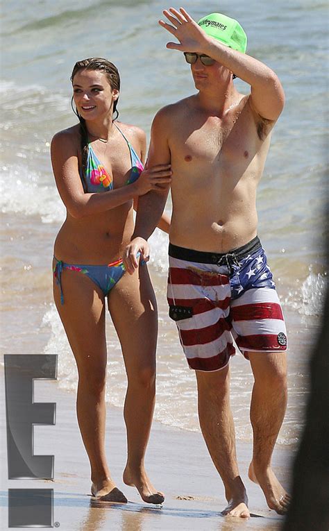 Miles Teller Shirtless With Girlfriend Keleigh Sperry—pics E News