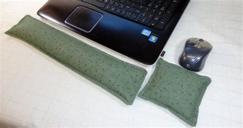 When resting, the pad should contact the heel or palm of your hand, not your wrist. Hand Made Computer Wrist Rest Set for Keyboard and Mouse ...
