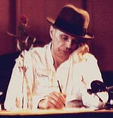 Januar 1986 in düsseldorf) deutscher bildhauer, aktionskünstler, zeichner, kunsttheoretiker und anthroposoph. Joseph Beuys - Wikiquote