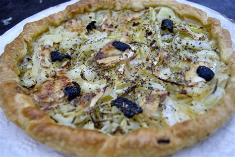 Tarte oignons chèvre olives noires