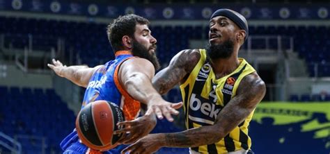 Fenerbahçe beko, zenit maçı sonrasında 6 şubat perşembe günü akşam saatlerinde i̇stanbul'a dönecek ve 7 şubat cuma günü 20:45'te çift maç haftasının ikinci mücadelesinde maccabi fox'u ülker spor ve etkinlik salonu'nda konuk edecek. Fenerbahçe Beko Zenit'e konuk oluyor - Aspor