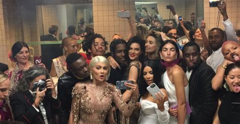 16 Most Viral Celebrity Bathroom Selfies You Cant Afford To Miss Page 4 Of 4