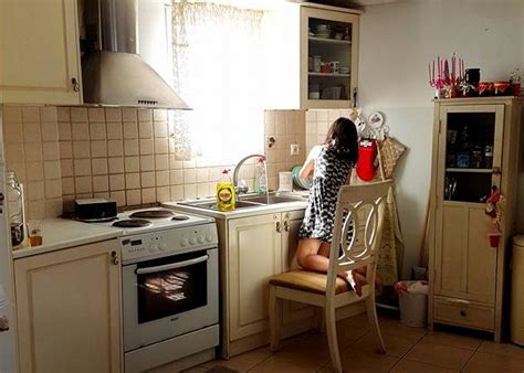 Αυτή τη φορά όμως επέλεξε να σχολιάσει ένα επίκαιρο θέμα και αυτό είναι η κατάσταση στις ελληνικές παραλίες και το τι επικρατεί. Eίναι η κόρη Ελληνίδας ηθοποιού που την βοηθάει στις ...