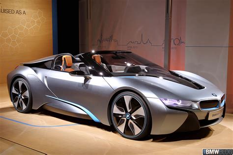 Uma Thurman Helps Unveil The Bmw I8 Concept Roadster In Nyc