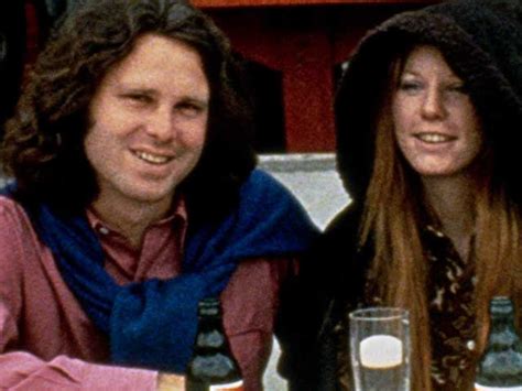 El Trágico Pacto De Amor Y Muerte De Jim Morrison Y Su Novia Pamela