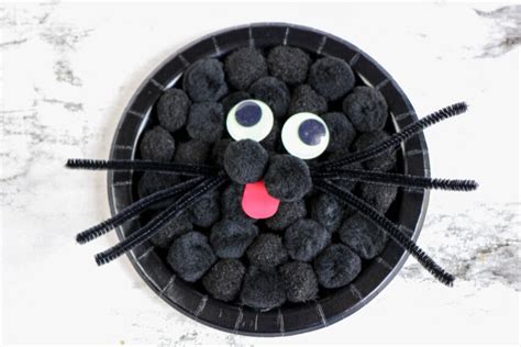 Make This Black Cat Pom Pom Plate Craft Mom Does Reviews