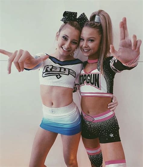 Pin By Kait On C H E E R Cheer Poses Cheer Outfits Cheer Girl