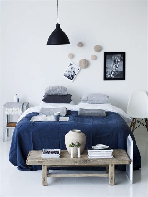 Blanc et bois, le couple parfait pour votre chambre à coucher. Chambre scandinave réussie en 38 idées de décoration chic!