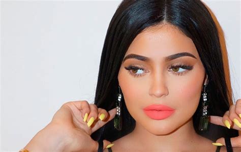 Kylie Jenner impressiona fãs com fotos da adolescência OFuxico