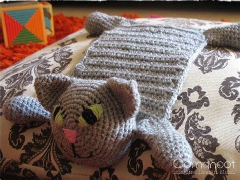 Create this amazing boho tent for your cat with basic crochet techniques. Kitty Crochet Scarf Pattern | AllFreeCrochet.com