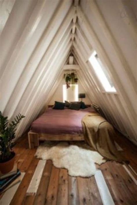 35 Fabulous Small Attic Bedroom Design Ideas You Will Like Hmdcrtn