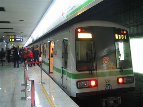 Shanghai metro guide around the city. 色々穏やかでない中上海へ行った4 浦東空港から静安寺へ 上海市内アクセス方法|UMI TRAVEL 旅行日誌