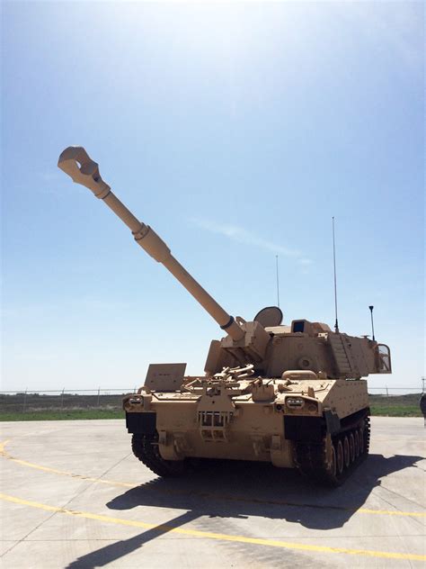 Army Accepts Delivery Of First M109a7 Self Propelled Howitzer System
