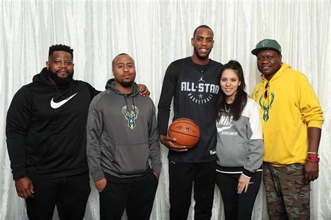 Ahead, we will also know about khris middleton dating, affairs, marriage we will also look at who is khris middleton, how he become famous, khris middleton's girlfriend, who is khris middleton. Khris Middleton's Pretty Girlfriend Samantha (Bio, Wiki)