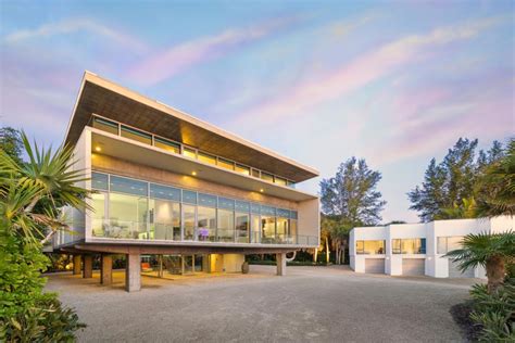 Modern Beach House In Florida With Award Winning Architecture 2021 Hgtv