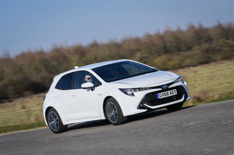 Toyota Corolla 18 Hybrid Hatchback 2019 Uk First Drive Autocar