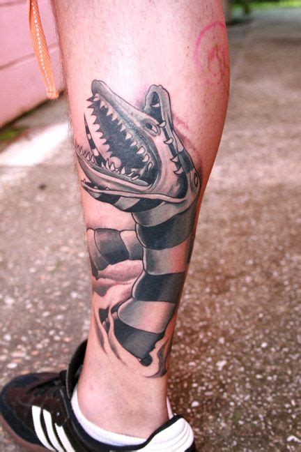 This inflatable beetlejuice sandworm stands 9.5 feet tall when fully inflated. Épinglé par Olivoi Oi oi sur tattoos