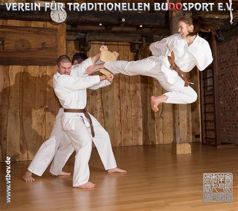 Der genannte text basiert auf einem vortrag von fabio rambelli, einem. Pin von Shadic 1789 auf Martial arts women in 2020 ...