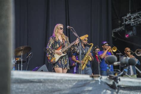 Tedeschi Trucks Band Usa Notodden Blues Festival Editorial Image Image Of Cheerful Crowd