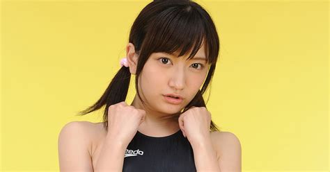 Kaede Shimizu Japanese Sexy Model Sexy Black Swimsuit Fashion Photo