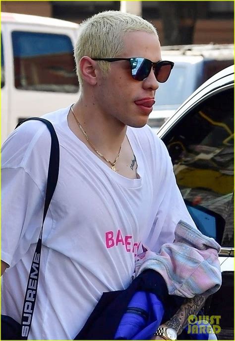 Photo Pete Davidson Debuts New Bleached Blonde Hair In Nyc 02 Photo