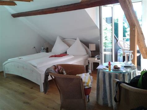 Mit einem privatstrand am bodensee und einem weitläufigen spa begrüßt sie dieses hotel nur 700 m vom bahnhof nonnenhorn entfernt. Sehr bequemes Bett - Bild von Hotel Haus am See ...