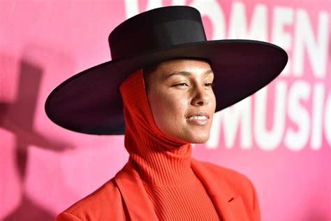 Grammys 2019 Alicia Keys Shares Video Revealing Shes Hosting The
