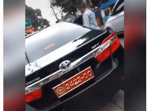 Viral Wanita Pamerkan Mobil Diduga Pakai Pelat Kopassus Tni Pelat