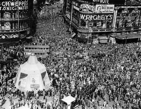 vj day times square kiss the unexpected true story behind that famous photo london evening