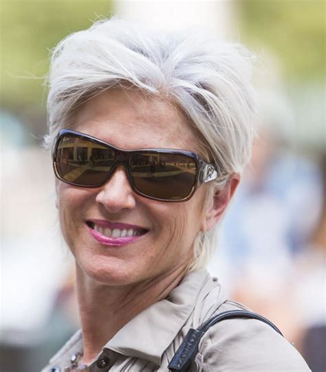 That's right haircut can emphasize. Hairstyles for women over 40 - my 7 tips on how to get the ...