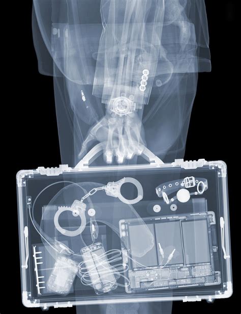 Artist Nick Veasey Shows Us The Beauty Of What Lies Beneath Don T Try This At Home Rayon X