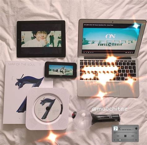 Pin de 벵🌙 en Kpop room | Decoración de habitaciones ...