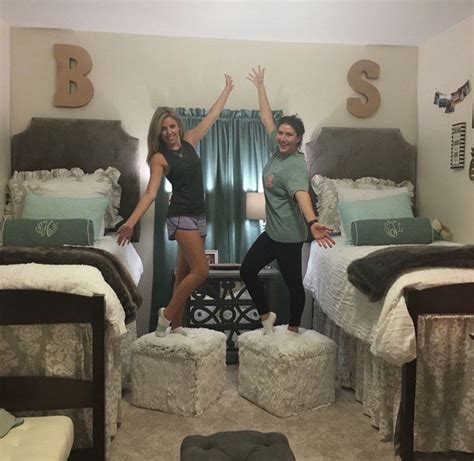 15 unique ways ole miss girls are decorating their dorm rooms college dorm room decor cool dorm