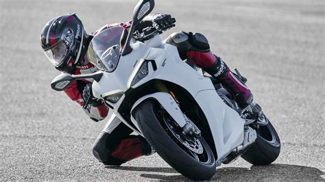 New 2023 Ducati Supersport 950 S White Silk Motorcycles Near Milwaukee