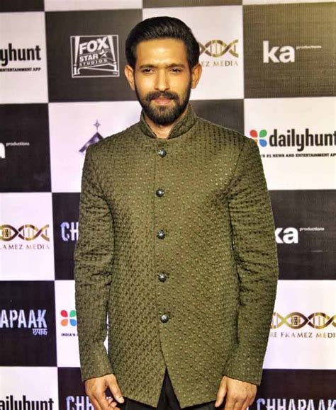 The haseen dillruba teaser starts with the introduction of the main characters. Vikrant Massey Wiki, Age, Height, Physical Appearance ...