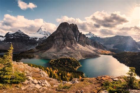 Premium Photo Mount Assiniboine With Sunburst And Cerulean Lake In